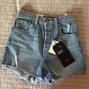 Levi’s Ribcage Shorts